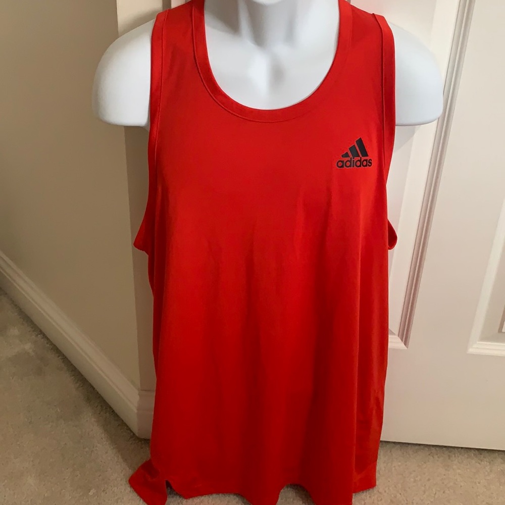 Men’s adidas tank 🔥